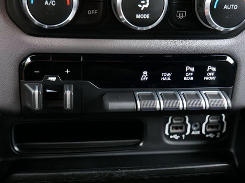 Used 2020 RAM 1500 Big Horn AWD/4WD image 26