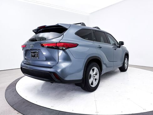Used 2023 Toyota Highlander LE image 18