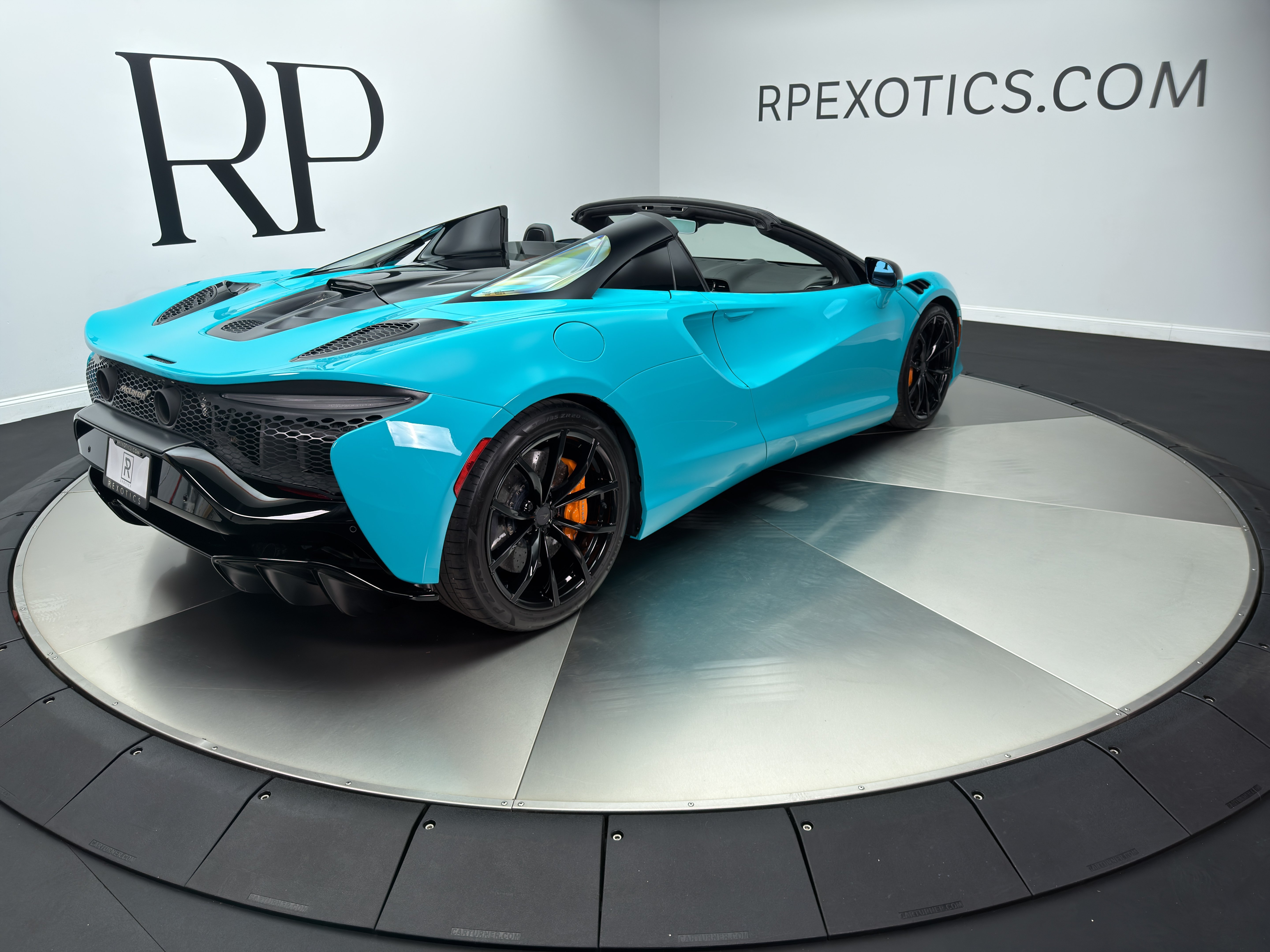 Used 2025 McLaren Artura Spider RWD image 6
