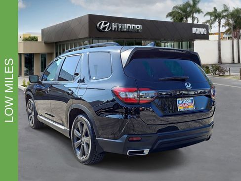 Used 2025 Honda Pilot Sport image 5