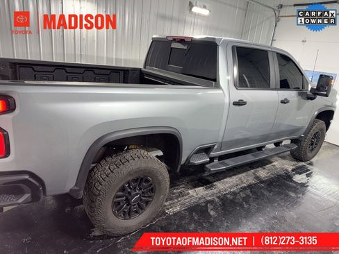 Used 2025 Chevrolet Silverado 2500 ZR2 w/ Technology Package image 3