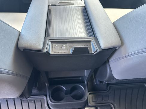 Certified 2025 Toyota Sienna XLE FWD image 26