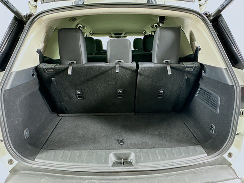 Used 2025 Nissan Pathfinder SV FWD image 29