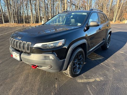 Used 2019 Jeep Cherokee Trailhawk image 4