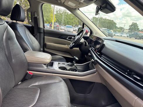 Used 2025 Kia Carnival FWD image 14