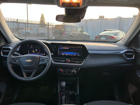 Used 2025 Chevrolet TrailBlazer LT image 31