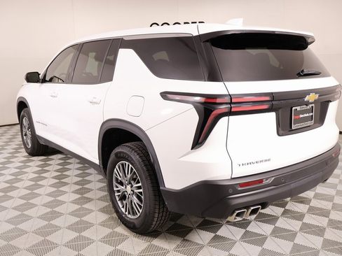 Used 2024 Chevrolet Traverse LS image 23