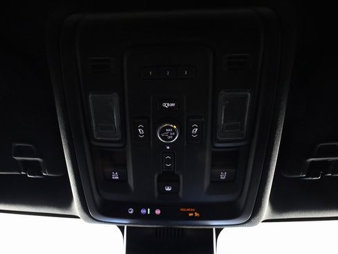 Used 2024 Chevrolet Suburban High Country w/ Advanced Technology Package image 31