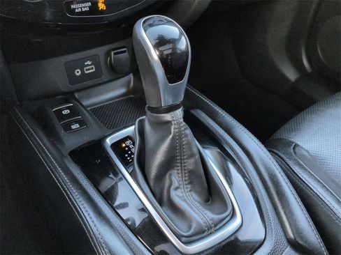 Used 2020 Nissan Rogue SL w/ Premium Package image 11