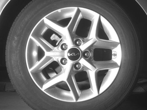 Used 2025 Kia Soul LX w/ LX Technology Package FWD image 18