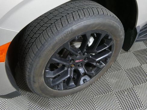 Used 2024 GMC Yukon XL Denali AWD/4WD image 12