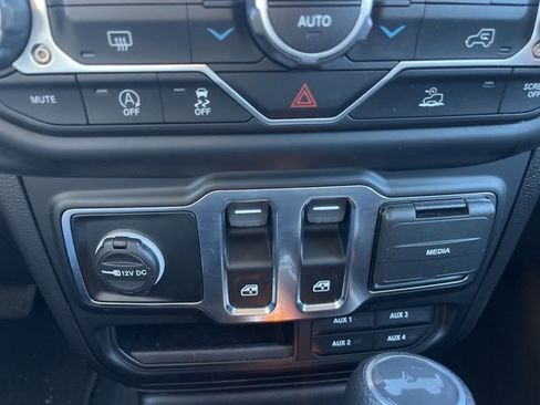 Used 2022 Jeep Wrangler Sport S image 19