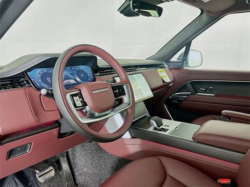 New 2026 Land Rover Range Rover SE image 9