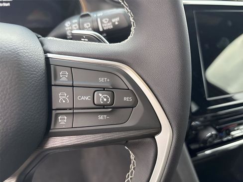 New 2025 Jeep Grand Cherokee Laredo X image 32