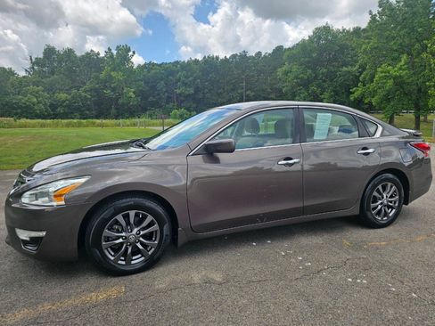 Used 2015 Nissan Altima 2.5 S w/ Special Edition Package FWD image 10