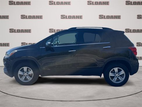 Used 2019 Chevrolet Trax LT w/ LT Convenience Package image 2