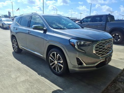 Used 2020 GMC Terrain Denali w/ Denali Premium Package FWD image 1