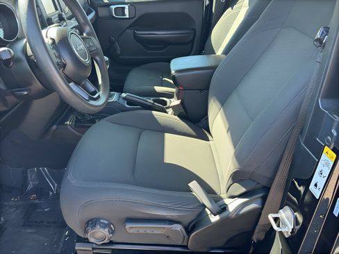 Used 2019 Jeep Wrangler Sport AWD/4WD image 10