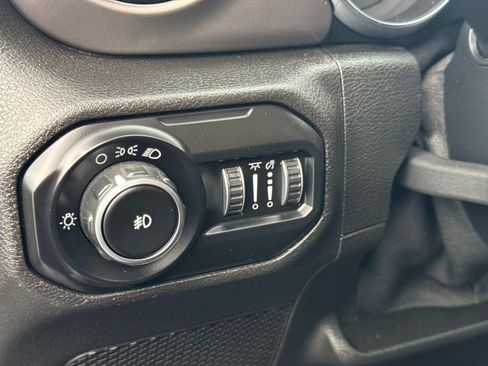 Used 2020 Jeep Wrangler Sport image 18