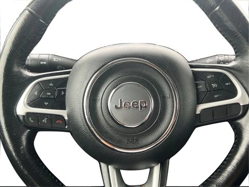 Used 2018 Jeep Renegade Latitude w/ Cold Weather Group AWD/4WD image 23
