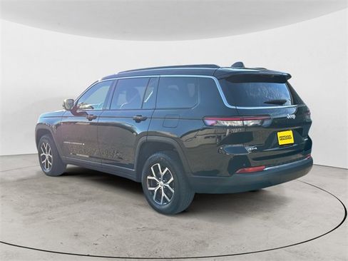 Used 2024 Jeep Grand Cherokee L Limited w/ Luxury Tech Group II image 3