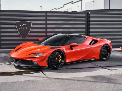 Used 2022 Ferrari SF90 Spider image 6