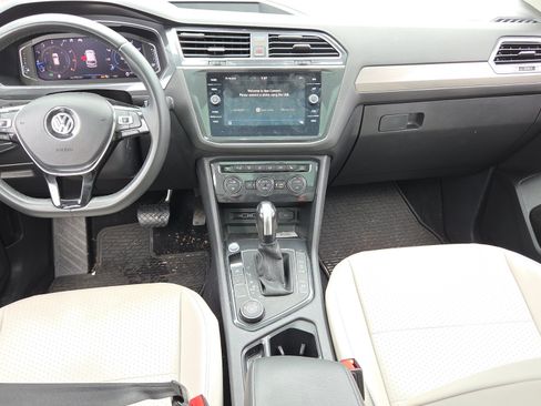 Used 2020 Volkswagen Tiguan SE image 15