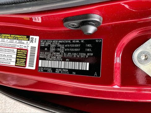 Used 2024 Toyota Sienna XLE FWD image 3