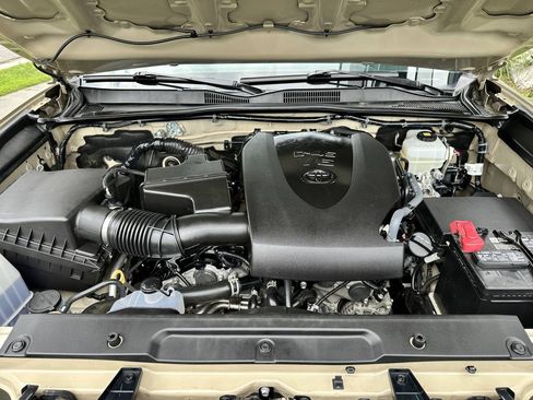 Used 2020 Toyota Tacoma TRD Off-Road w/ TRD Premium Off Road Package AWD/4WD image 15