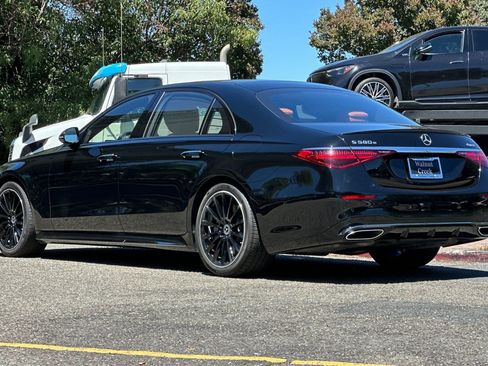 Used 2023 Mercedes-Benz S 580e 4MATIC Sedan image 3