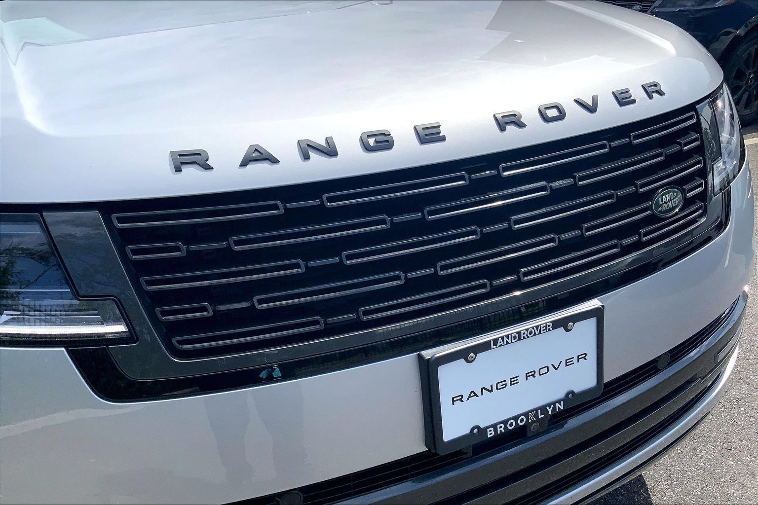 Certified 2025 Land Rover Range Rover SE AWD/4WD image 30