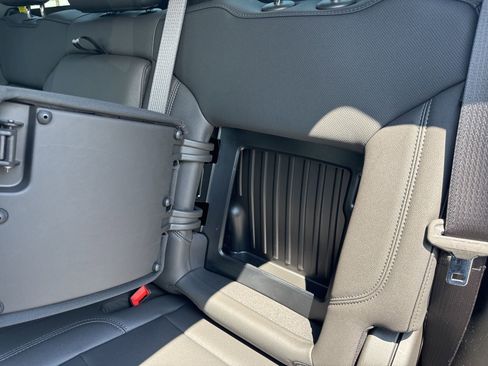 New 2025 GMC Sierra 3500 SLT w/ SLT Convenience Package image 32