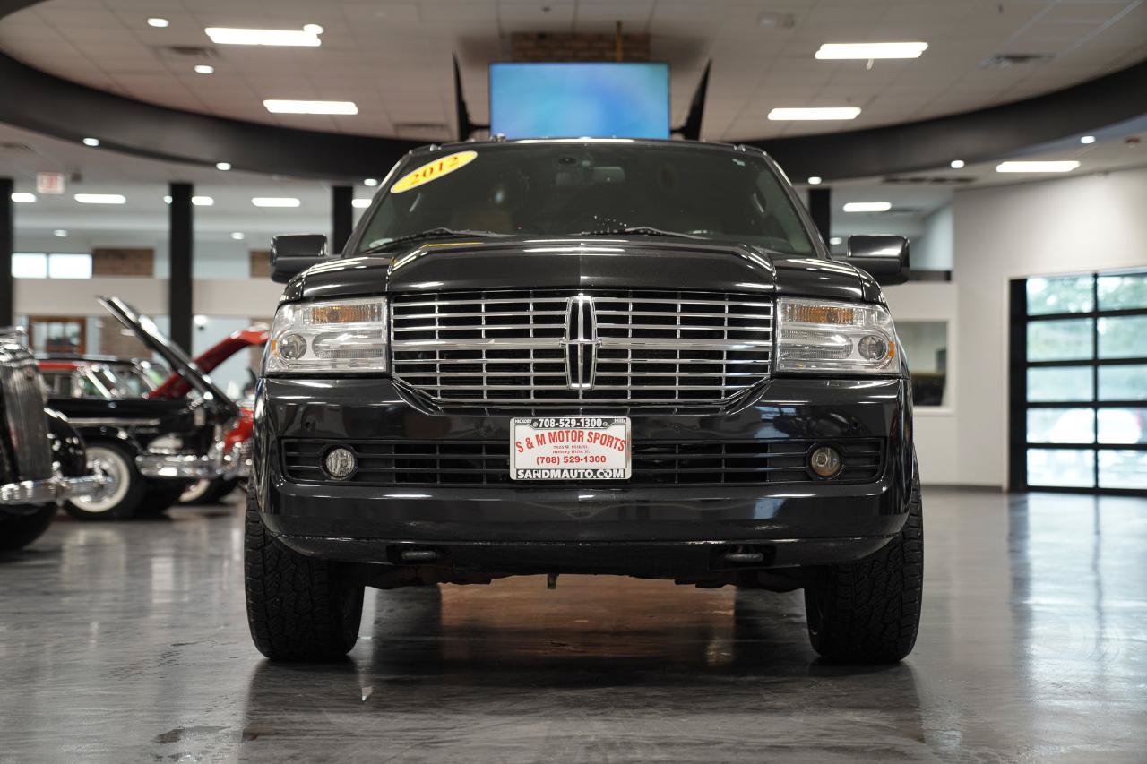 Used 2012 Lincoln Navigator 4WD image 3