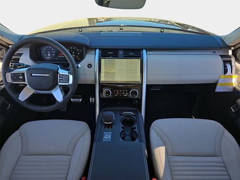 New 2026 Land Rover Discovery Limited Edition image 9