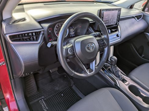 Used 2022 Toyota Corolla Cross LE image 8