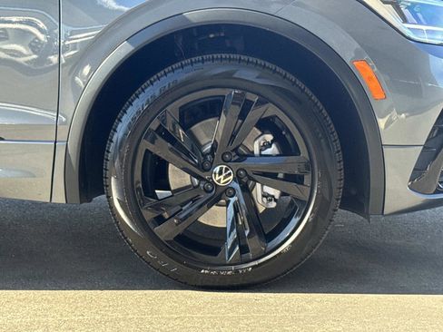Certified 2024 Volkswagen Tiguan SE R-Line image 30