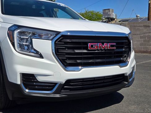 Used 2023 GMC Terrain SLE w/ Driver Convenience Package FWD image 8
