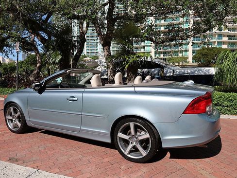 Used 2012 Volvo C70 T5 image 4