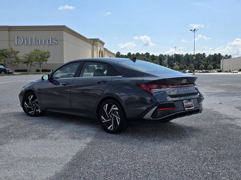 Used 2024 Hyundai Elantra Limited FWD image 4