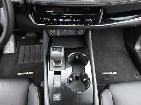 Used 2023 Nissan Rogue SL w/ SL Premium Package image 14