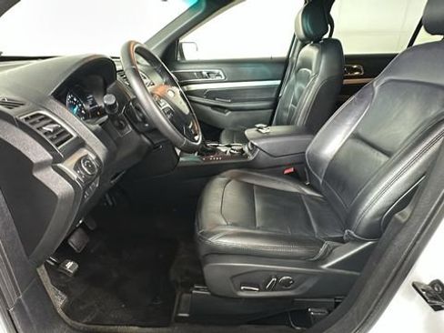 Used 2016 Ford Explorer XLT w/ Equipment Group 202A AWD/4WD image 12