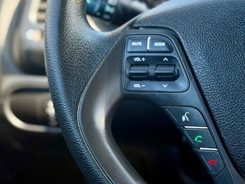 Used 2018 Kia Forte LX image 17