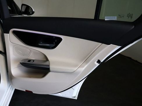 Used 2025 Mercedes-Benz C 300 4MATIC Sedan image 29