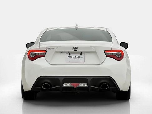 Used 2017 Toyota 86 image 7