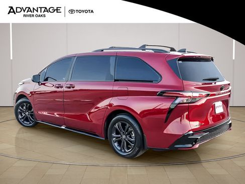 Used 2026 Toyota Sienna XSE AWD/4WD image 6