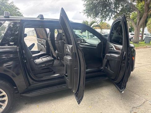 Used 2022 Cadillac Escalade ESV Premium Luxury AWD/4WD image 13
