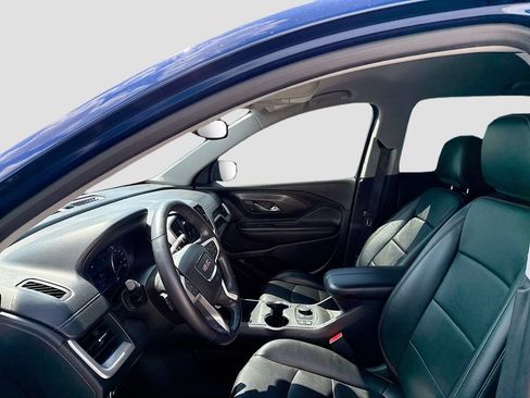 Used 2022 GMC Terrain SLT w/ LPO, 'HIT The Road' Package FWD image 10