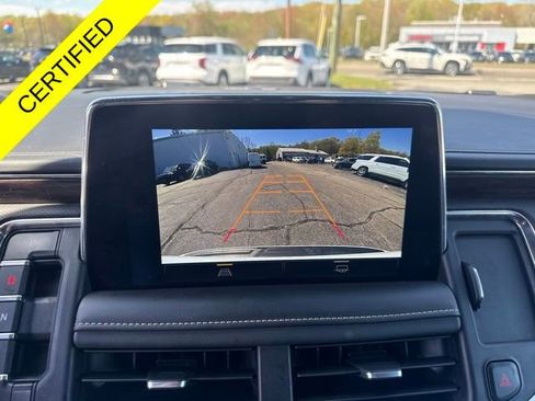 Used 2023 Chevrolet Suburban Premier AWD/4WD image 3