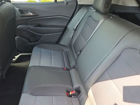 Used 2025 Chevrolet Trax LT w/ LT Convenience Package image 17