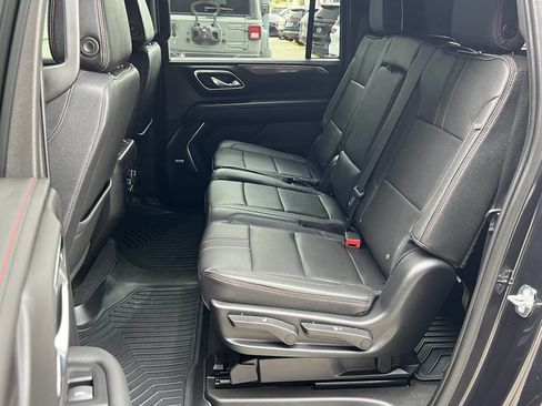 Used 2023 Chevrolet Suburban RST w/ Sport Performance Package image 17